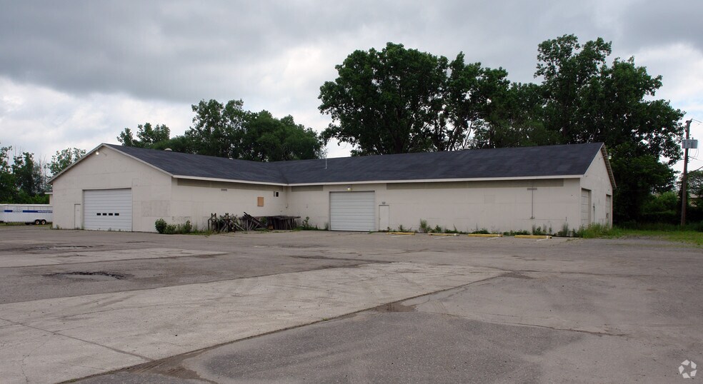 More Photos Of 1258 Rochester Rd, Troy Warehouse For Lease