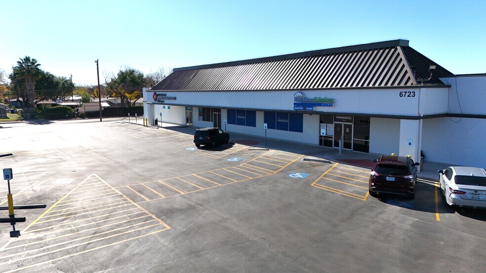 More Photos Of 6723 S Flores St, San Antonio Freestanding For Sale