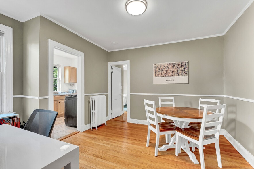 More Photos Of 28 Whitney St, Hartford Apartments For Sale