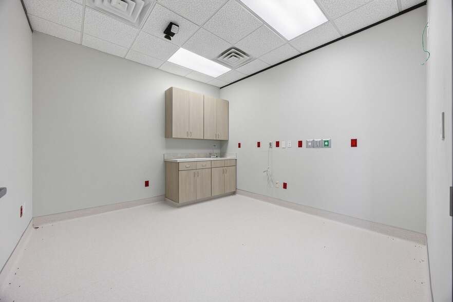 More Photos Of 2710 Western Center Blvd, Fort Worth Medical For Sale