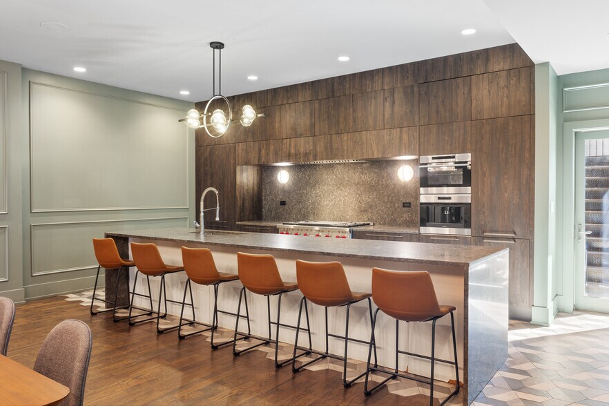 More Photos Of 2521 N Halsted St, Chicago Apartments For Lease