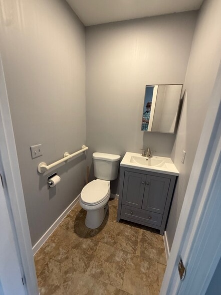 More Photos Of 285 E Alfred St, Tavares General Retail For Lease