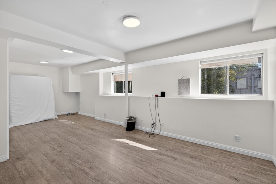 More Photos Of 910 N La Cienega Blvd, Los Angeles Storefront Retail Office For Sale