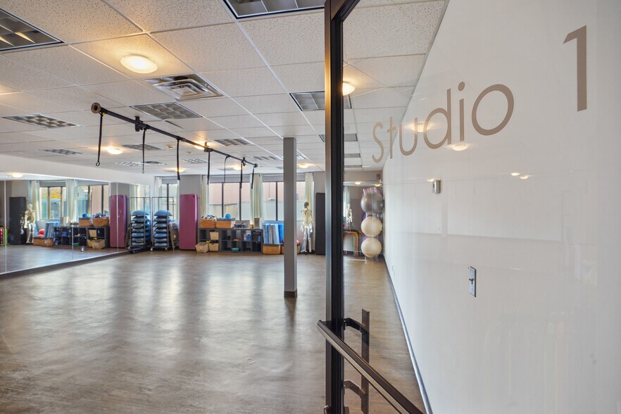 More Photos Of 10 E Willow St, Millburn Office For Lease