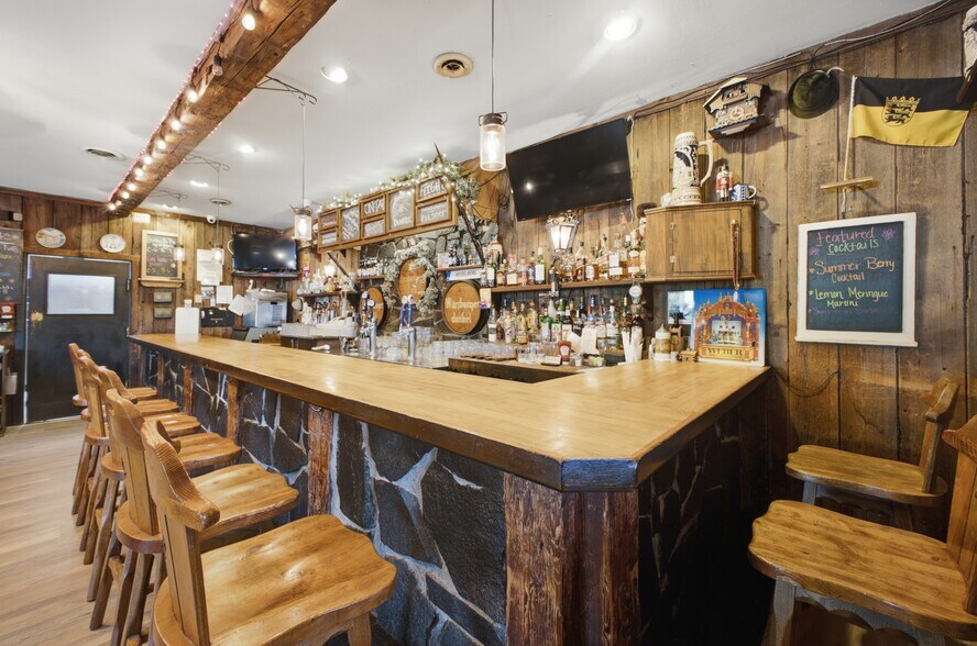 More Photos Of 352 Quaker Rd, Queensbury Restaurant For Sale