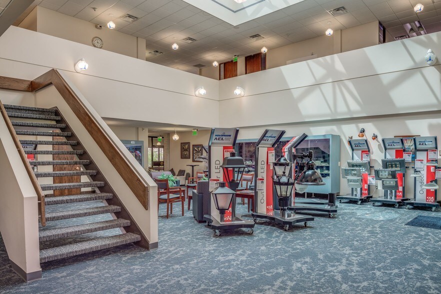 More Photos Of 3825 Columbus Rd, Granville Loft Creative Space For Lease