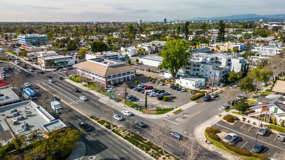 More Photos Of 1701 N Main St, Santa Ana Office For Sale