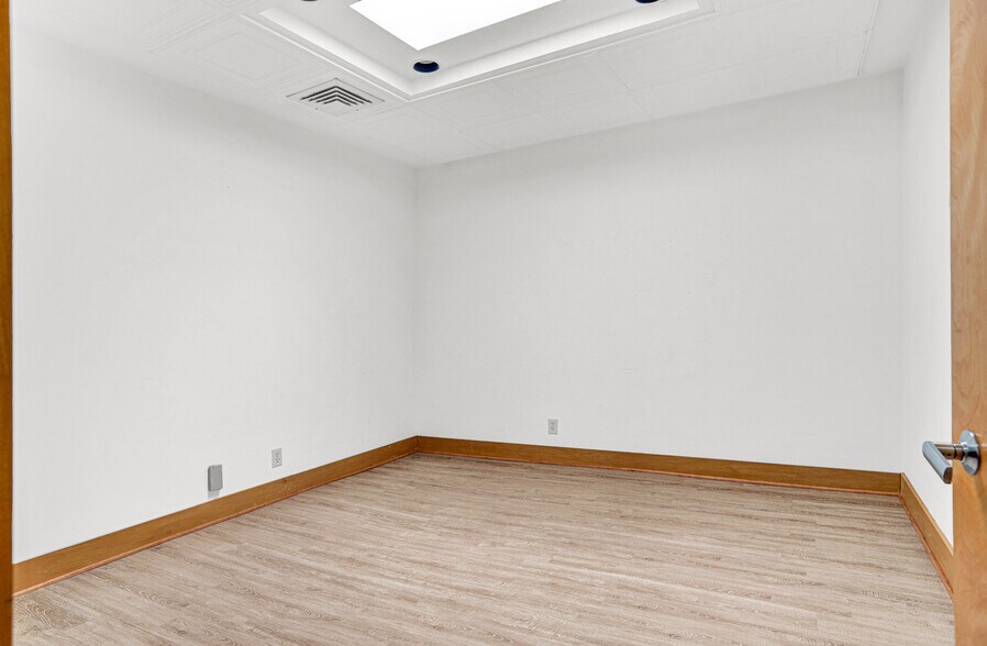 More Photos Of 349 W Main St, Durham Office For Lease