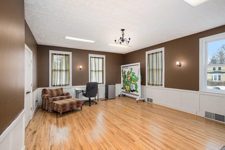 More Photos Of 206 S Main St, Romeo Freestanding For Sale