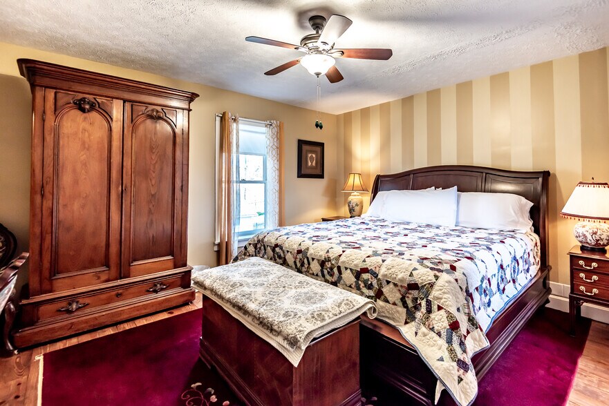 More Photos Of 129 N Main St, Waynesville Specialty For Sale