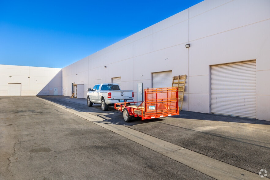 More Photos Of 2455 W Cheyenne Ave, North Las Vegas Light Manufacturing For Lease