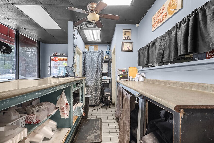 More Photos Of 40 Butler St, Midway Specialty For Sale
