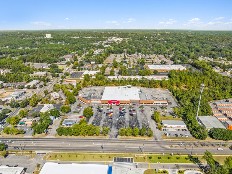 More Photos Of 6300 Grelot Rd, Mobile Storefront For Lease