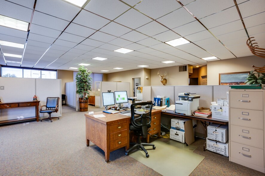 More Photos Of 410 N Adams St, Hutchinson Office For Lease