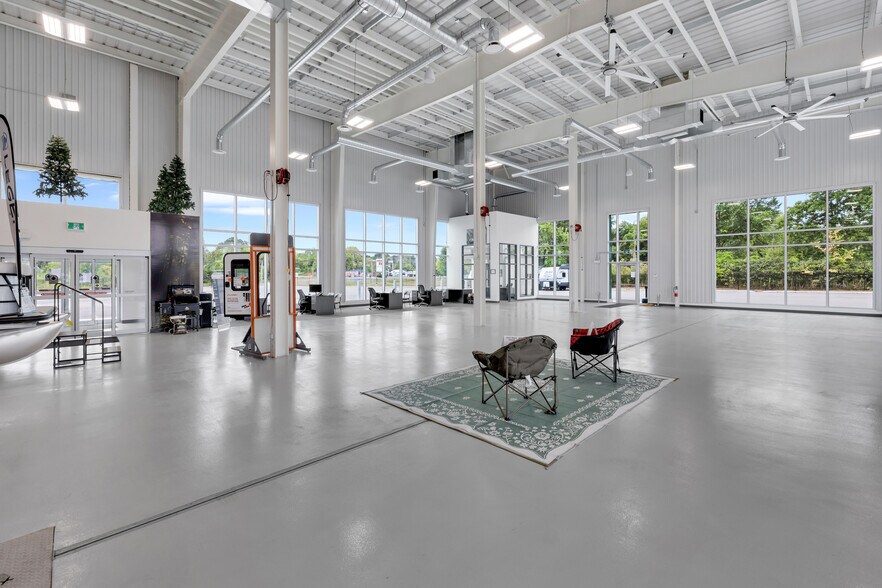 More Photos Of 663 Stewart Blvd, Brockville Showroom For Sale