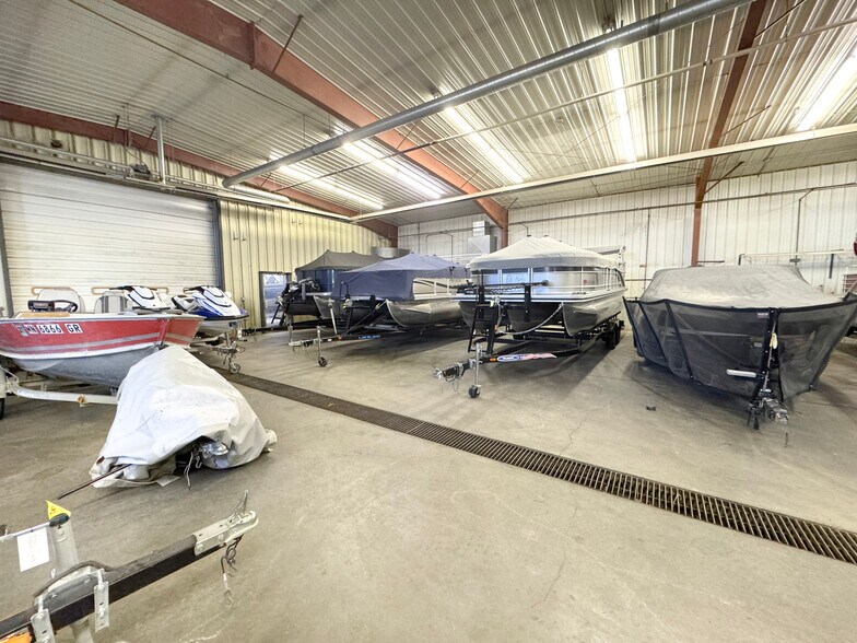 More Photos Of 712 Frontier Dr, Fergus Falls Service For Lease