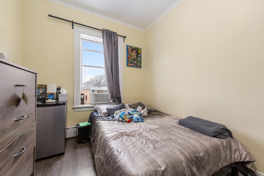 More Photos Of 94-12 Jamaica Ave, Woodhaven Storefront Retail Residential For Sale