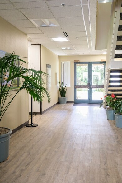 More Photos Of 165-185 N Redwood Dr, San Rafael Office For Lease