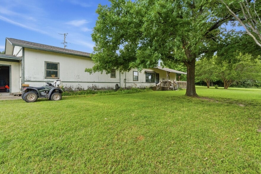 More Photos Of 10901 Jacksboro Hwy, Fort Worth Warehouse For Sale