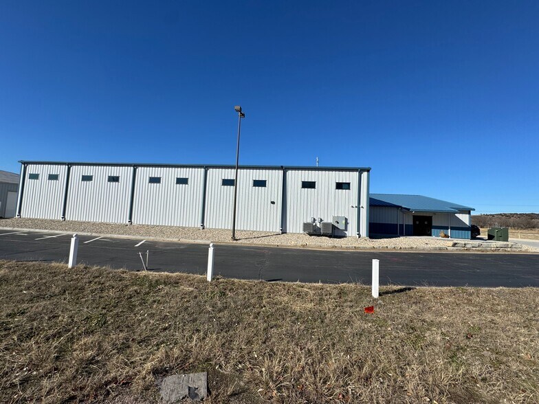 More Photos Of 4699 Stagg Hill Rd, Manhattan Flex For Sale