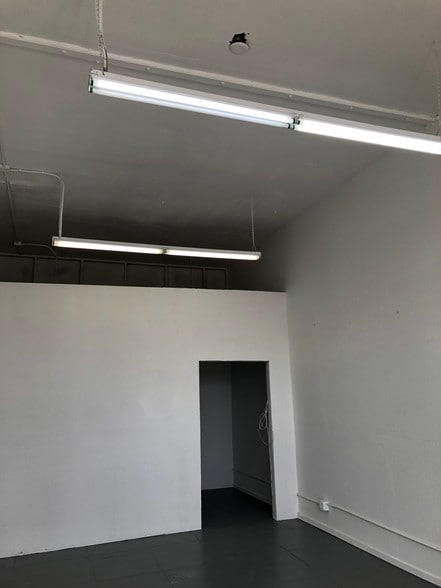 More Photos Of 1895 Adams Blvd, Los Angeles Storefront Retail Residential For Lease