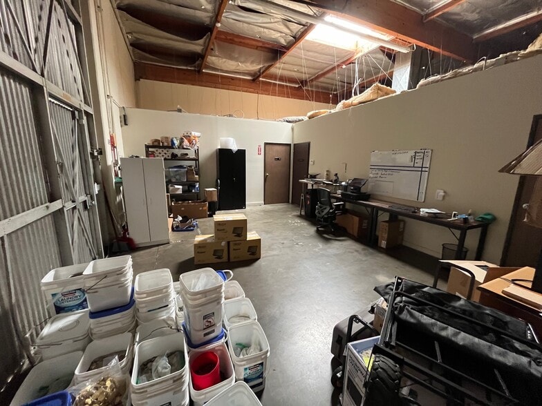 More Photos Of 10934-10940 Portal Dr, Los Alamitos Light Manufacturing For Lease