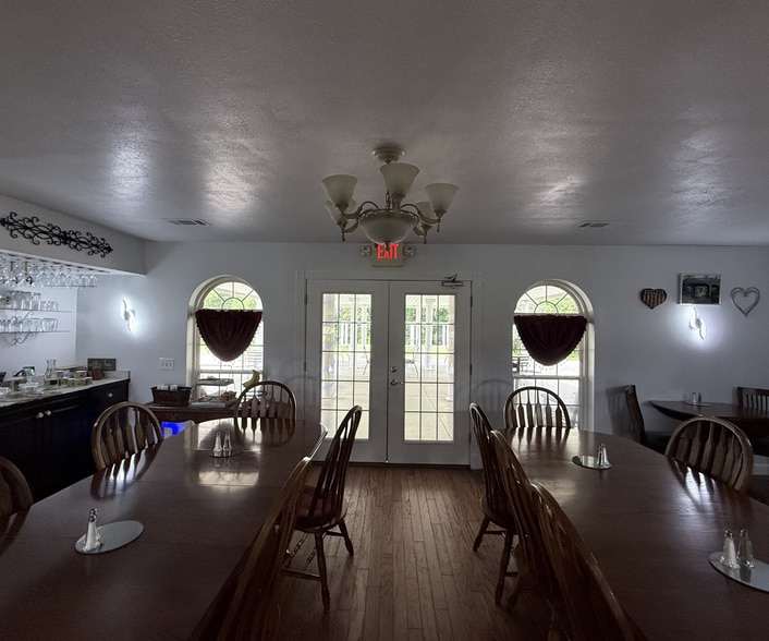 More Photos Of 3144 Riverbend Rd, Heber Springs Hotel For Sale
