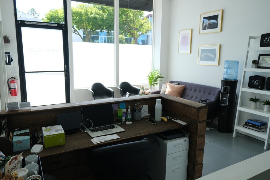 More Photos Of 931 N Fairfax Ave, West Hollywood Storefront Retail Residential For Lease