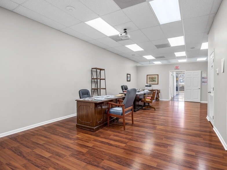 More Photos Of 516 E Main St, Spartanburg Storefront For Sale