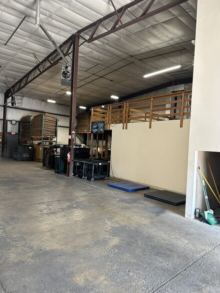 More Photos Of 3020 Meier Rd, Madison Flex For Lease