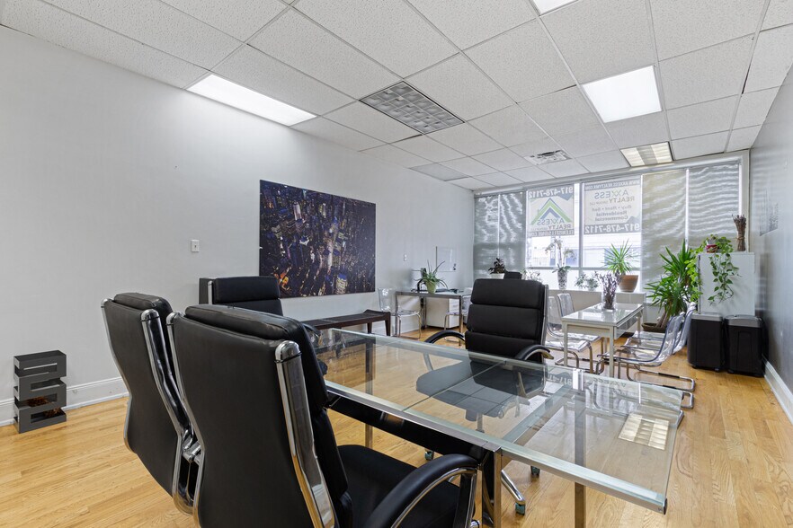 More Photos Of 3189 Steinway St, Astoria Storefront Retail Office For Lease