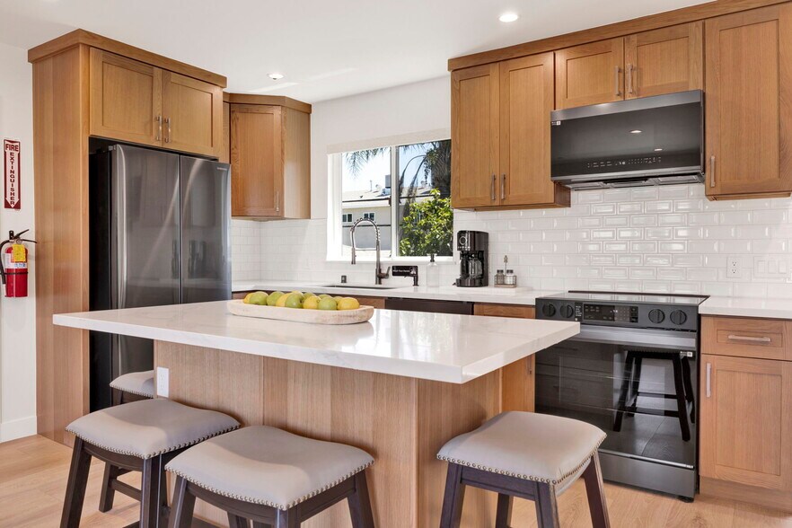 More Photos Of 7410 Denny Ave, Sun Valley Healthcare For Sale