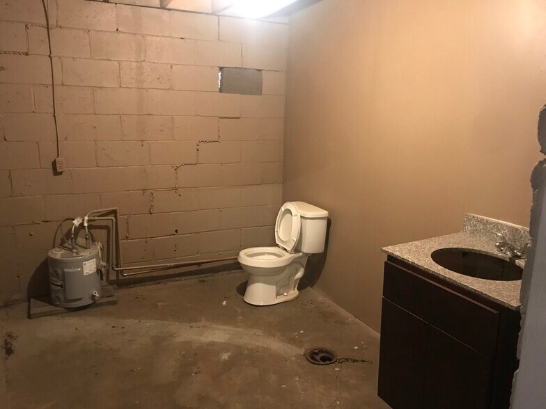 More Photos Of 147 Nebraska, Memphis Warehouse For Sale