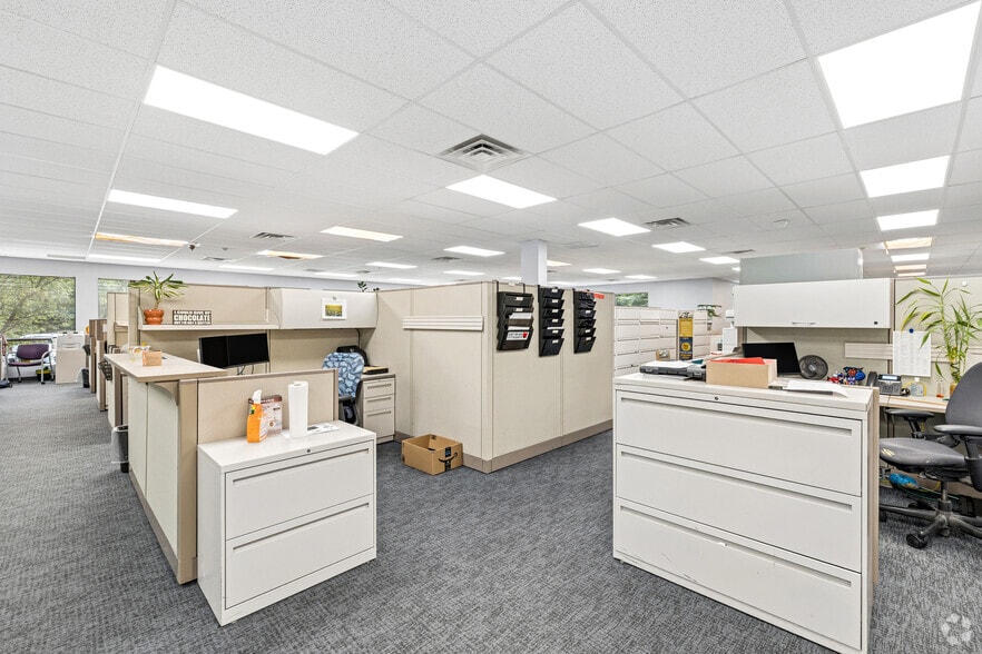More Photos Of 10B Airline Dr, Albany Office For Sale