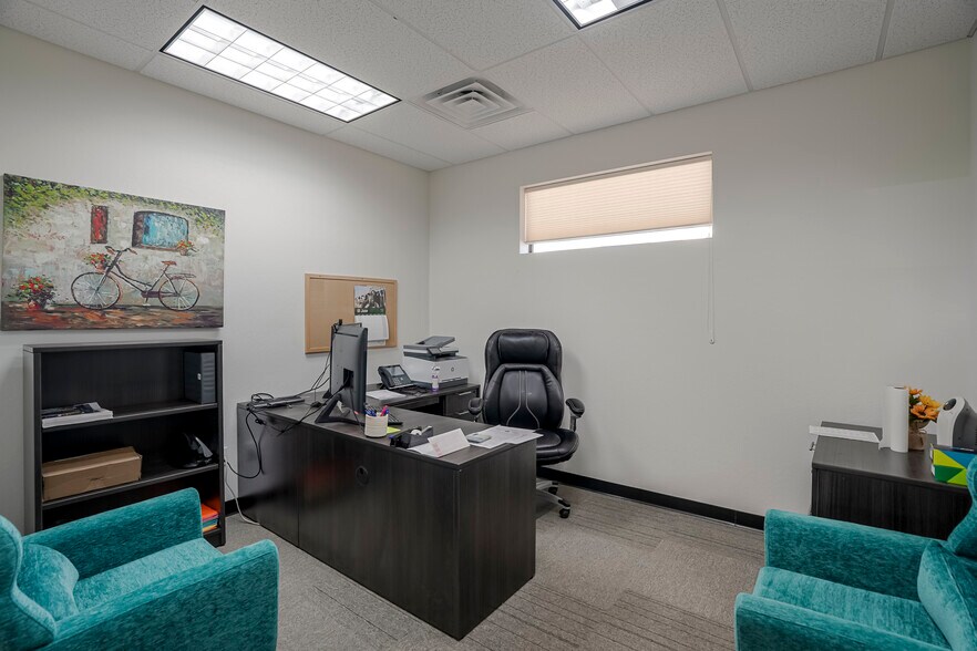 More Photos Of 3207 Lakeside Vlg, Prescott Office For Sale