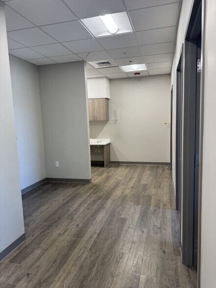 More Photos Of 38 W 13775 S, Draper Medical For Lease