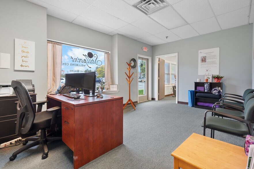 More Photos Of 29 Lafayette Rd, North Hampton Storefront Retail Office For Lease