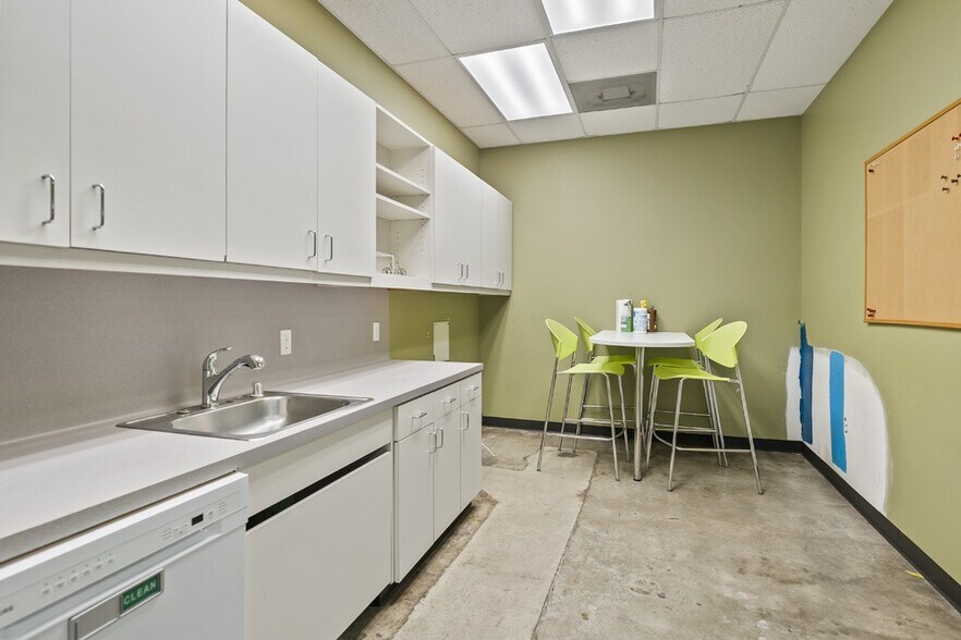 More Photos Of 5414 Larkin St, Houston Warehouse For Sale