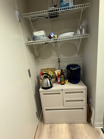 More Photos Of 6 Greenleaf Woods Dr, Portsmouth Office For Sale