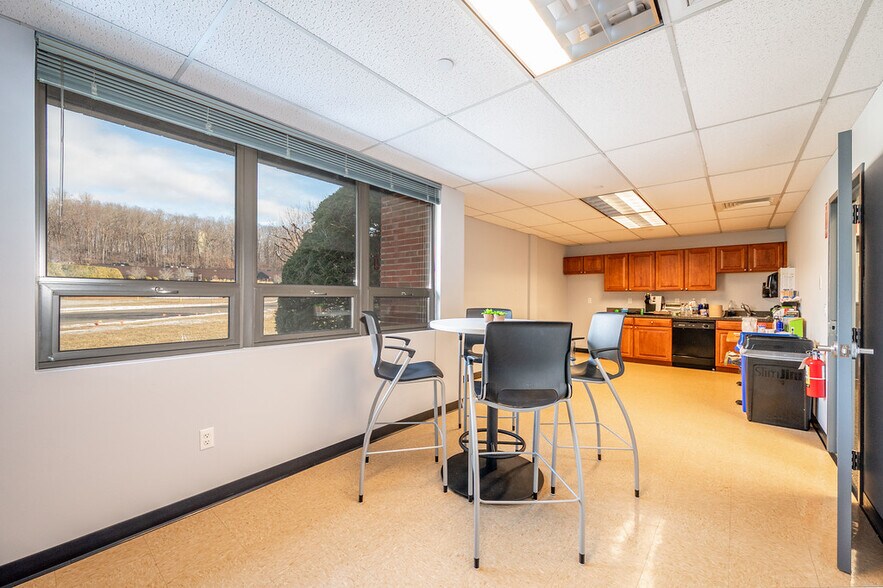 More Photos Of 3-9 Park Lawn Dr, Bethel Research And Development For Lease