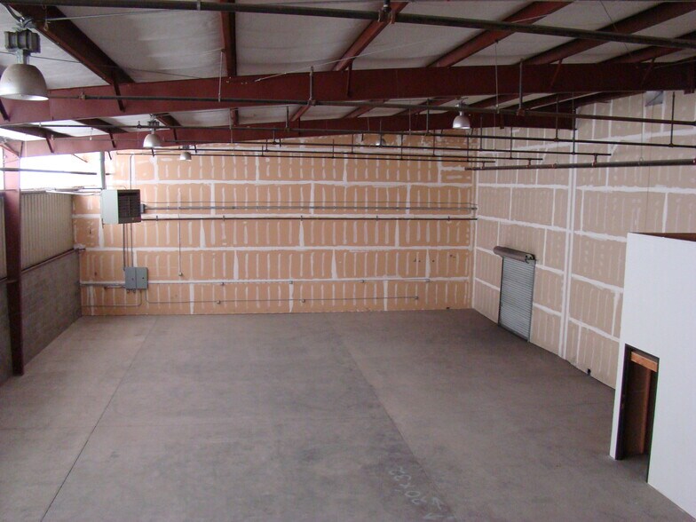 More Photos Of 4621 Grumman Dr, Medford Warehouse For Lease