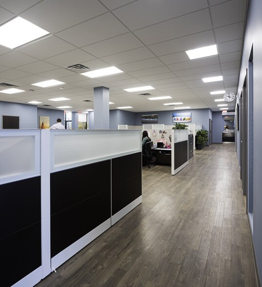 More Photos Of 135-175 Froehlich Farm Blvd, Woodbury Unknown For Lease