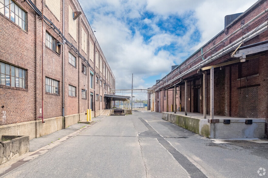 More Photos Of 300 Jefferson St, Camden Warehouse For Lease