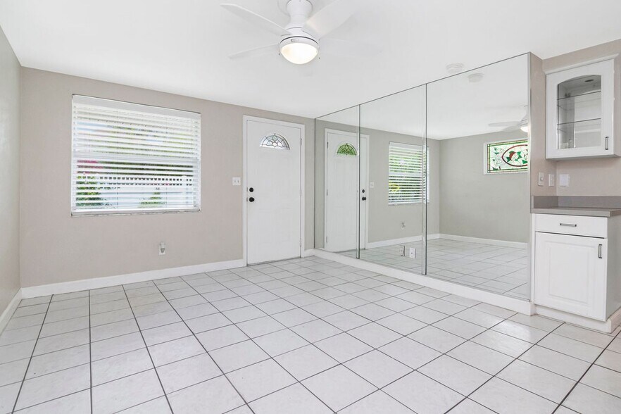 More Photos Of 10532 67th Ave, Seminole Specialty For Sale