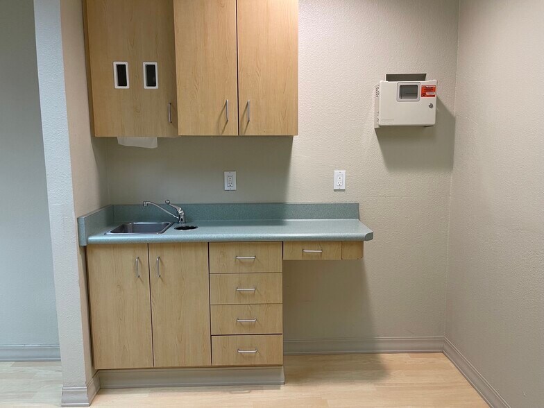More Photos Of 2740 W Main St, Visalia Medical For Lease