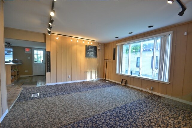 More Photos Of 231 N Milwaukee Ave, Wheeling Freestanding For Sale