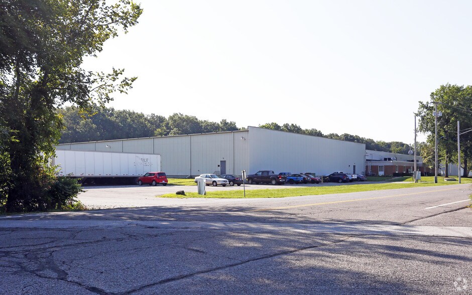 More Photos Of 6245 Industrial Pky, Whitehouse Warehouse For Lease