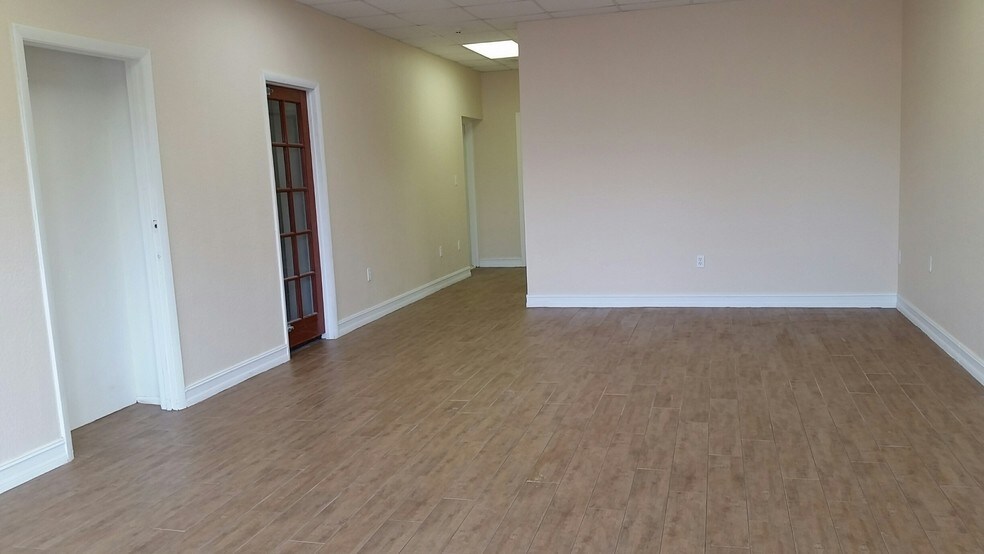 More Photos Of 7910 N Tamiami Trl, Sarasota Office For Lease