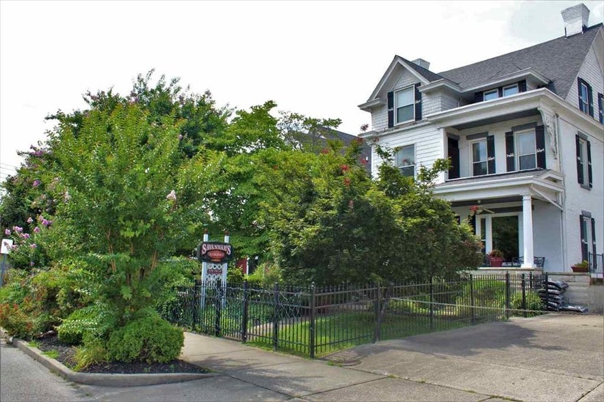 More Photos Of 1208 6th Ave, Huntington Restaurant For Sale