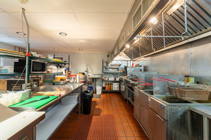 More Photos Of 1019 Norwich Rd, Plainfield Restaurant For Sale